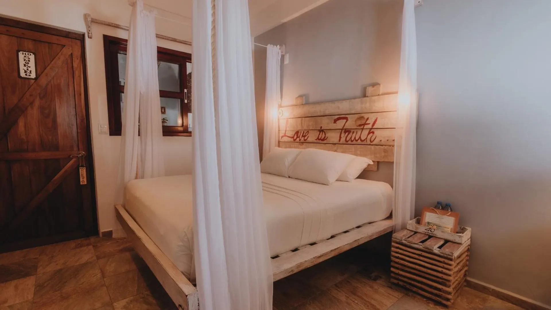Hotel 40 Canones
