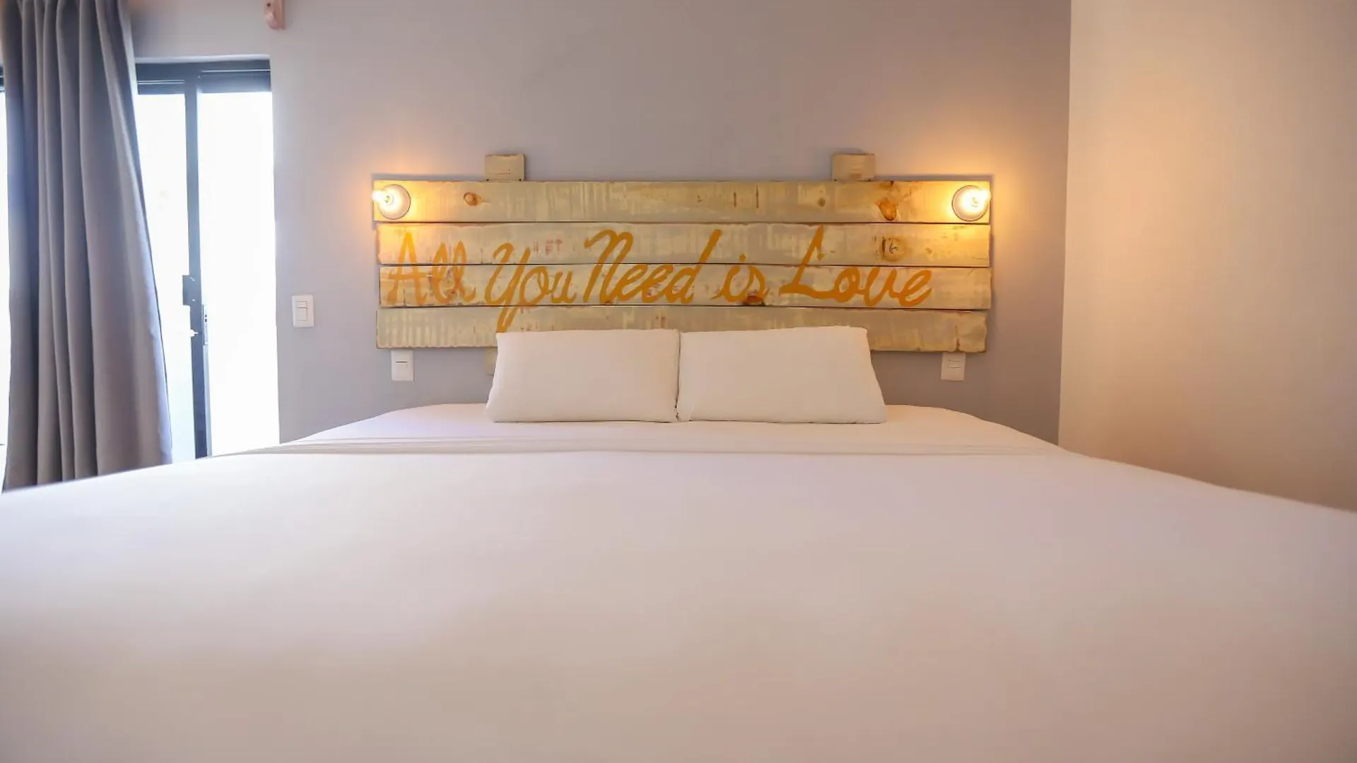 Hotel 40 Canones