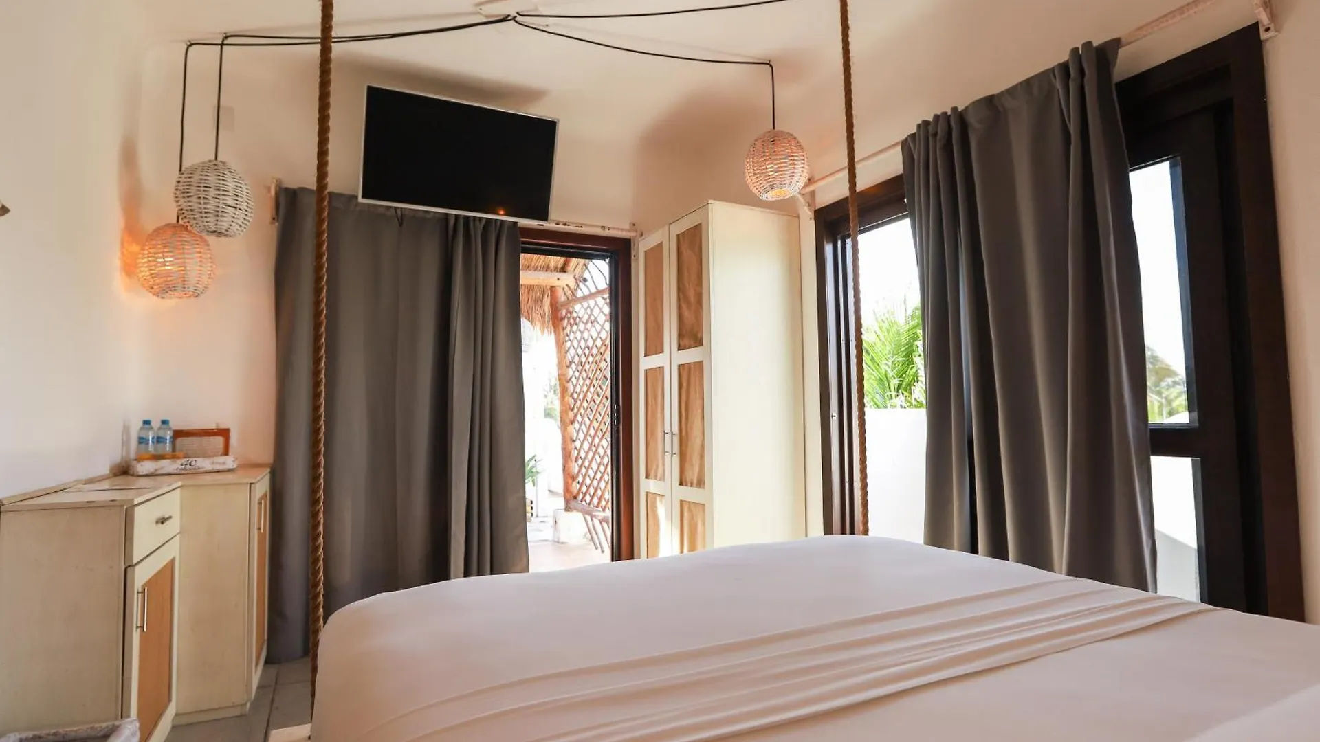 Hotel 40 Canones