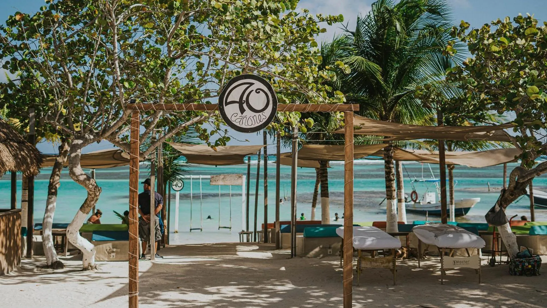 40 Canones Hotel